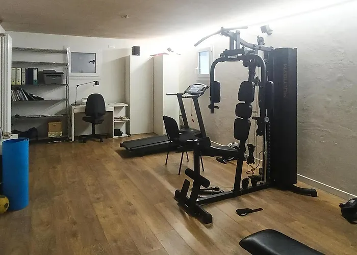 Fly House بيت للعطل *